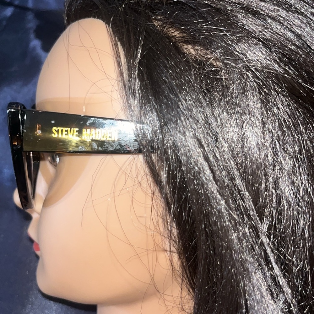 Steve Madden - Picture 2 of 5